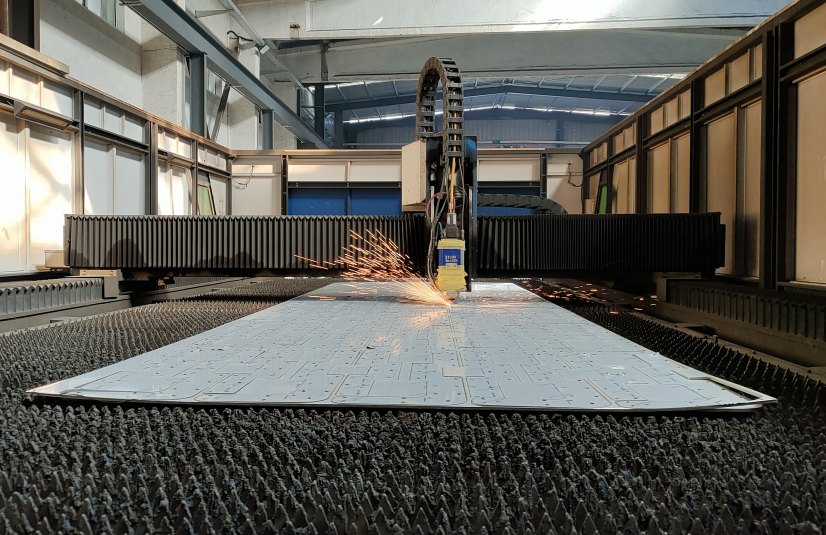 �����и��